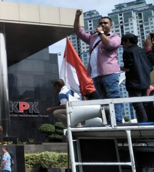 Gempar Laporkan Walikota dan Pejabat Pekanbaru ke KPK